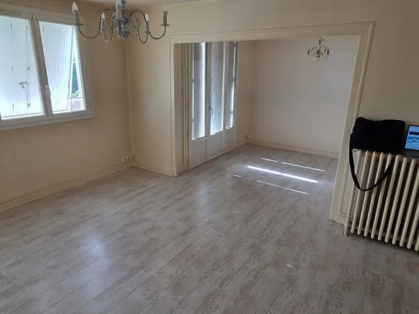 Appartement F4 avec balcon, cave et garage ? Centre-ville 