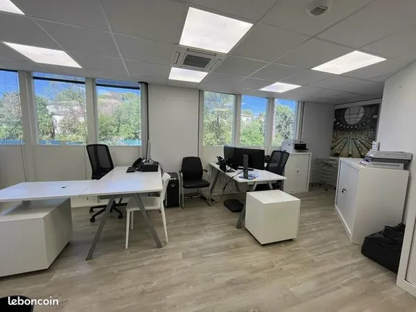 Bureau 106 m² 