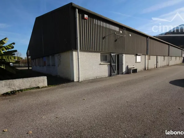 Local 1100 m² Rotherens 