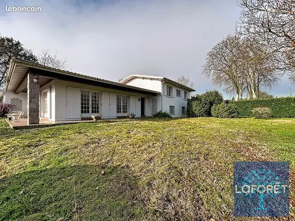 Maison 8 pièces 207 m² 