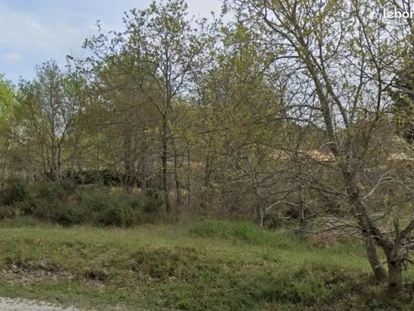 Terrain 600 m² 