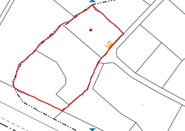 Nîmes, terrain NC en zone N, boisé, 6500m² 