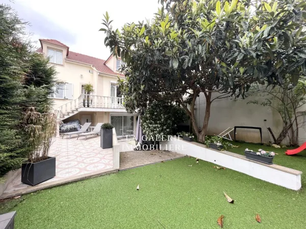 Maison 8 pièces 186m², jardin de 400m² et dépendance 