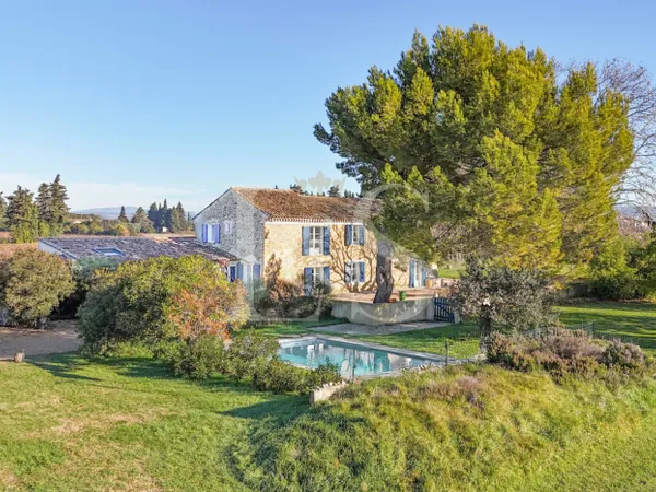 Authentique Mas Provençal avec Piscine, Vue sur les Dentelles et 