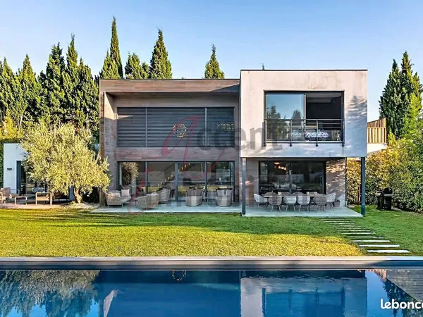 Maison 5 pièces 239 m² 