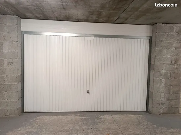 Garage 2 voitures dans résidence sécurisée 