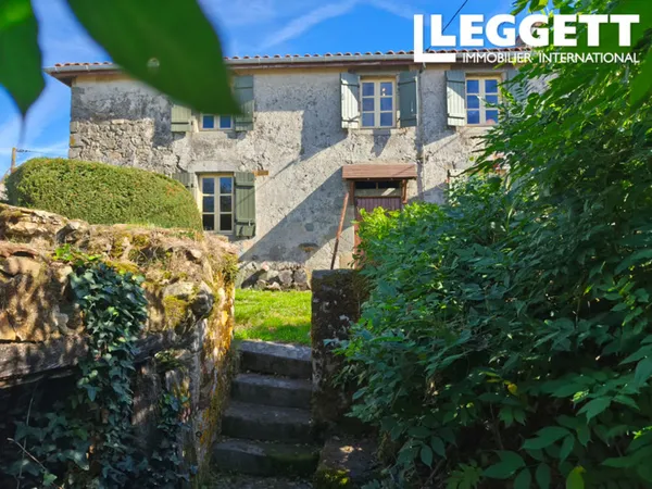 Jolie propriété de 2 chambres près de Thiat avec petit jardin attenant et grange 