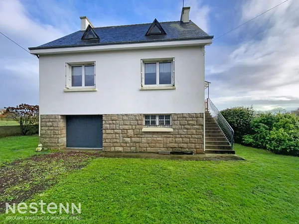 Maison en pierres des années 70 à rénover sur Mellac, 2 chambres, sous sol complet 