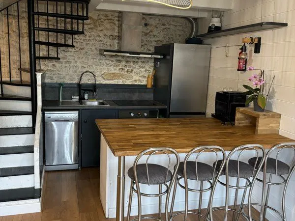 Maison (T2 bis) meublée 56 m² avec cour 