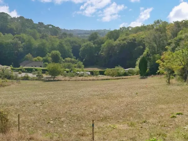 Terrain 1 600 m² Proissans 