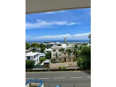 À vendre à Saint-Denis : grand studio avec terrasse 