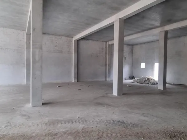 Local commercial 1 200 m² 
