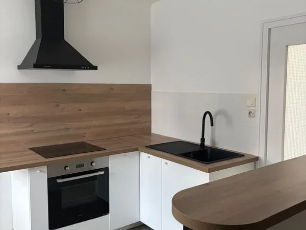 APPARTEMENT T2 de 45m² avec garage et place de stationnement à GORGES proche LECLERC CLISSON 
