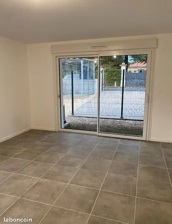 Studio 1 pièce 25 m² 