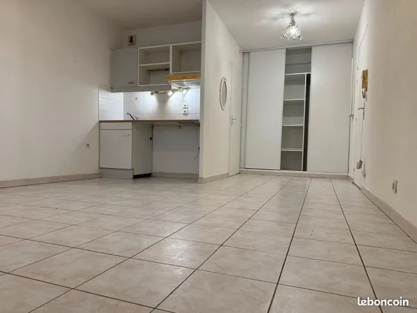 Studio non meublé 26 m² - Centre-ville Montpellier - Place Carnot 
