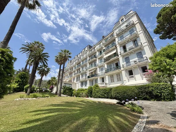 T3 96 m² RDC au calme - Palais Bourgeois - Parking collectif 