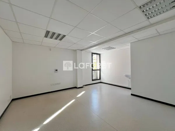 Local professionnel 1 pièce 30 m² 