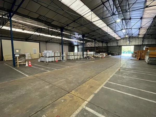 Entrepôt 1200 m² 