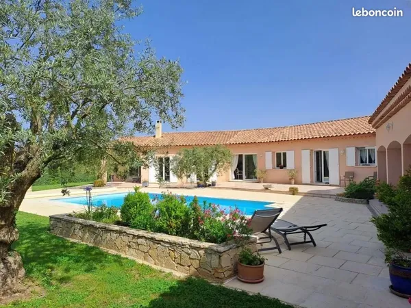 Propriété 8 pièces 283 m² 