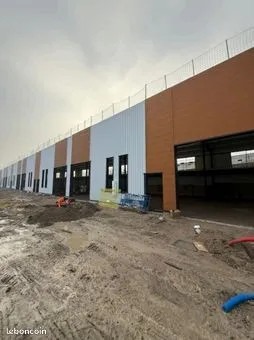 Local industriel 200 m² 