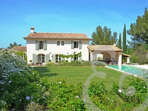 Maison Location Eygalières 6p 300m² 36480€