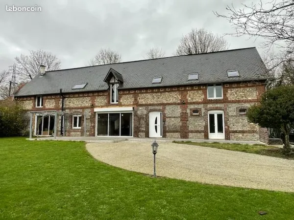 Un grand corps de ferme sur 1349 m² magnifiquement renove 