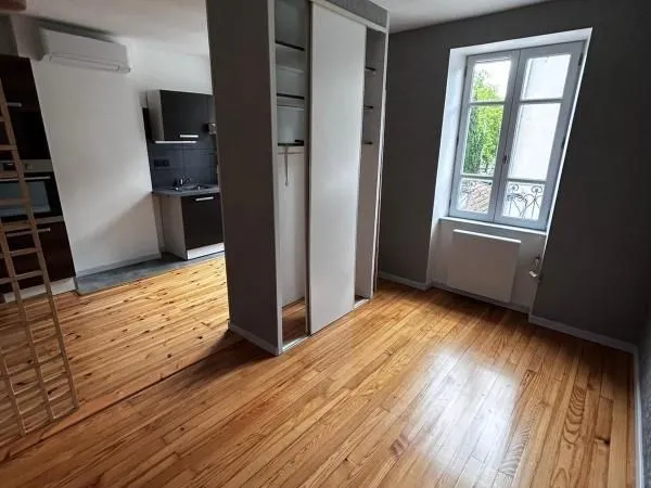 Studio 1 pièce 25 m² 