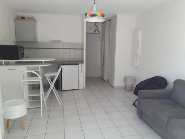 Studio 1 pièce 25 m² 