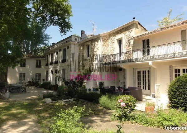 Propriété 10 pièces 390 m² 