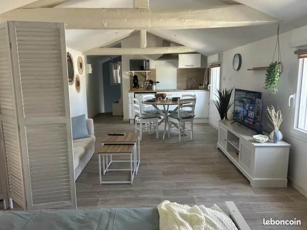 Studio 1 pièce 30 m² 