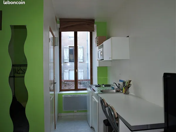 Studio 1 pièce 13 m² 