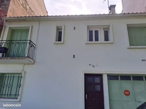 Maison à rénover avec grand garage au centre de Prades - beau potentiel 
