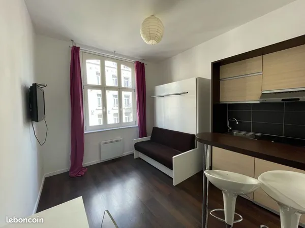 Studio 1 pièce 17 m² 