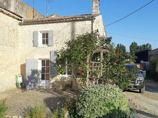 Location maison non meublée- Corme Royal 