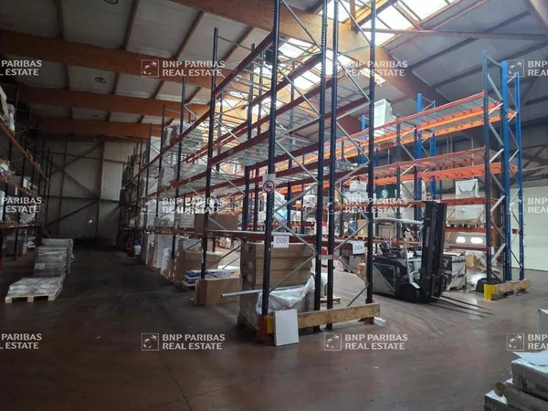 Local d'activité 3785 m² 