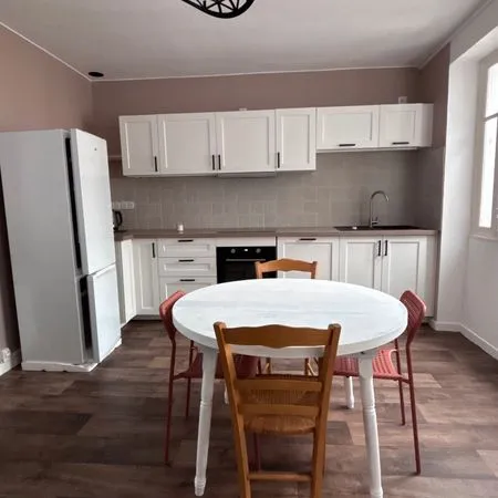 Maison meublé avec cours 