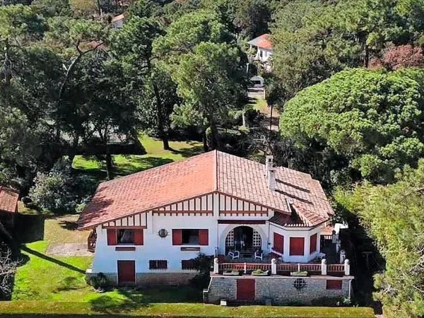 LAC D'HOSSEGOR - VILLA AVEC JARDIN ET TENNIS 