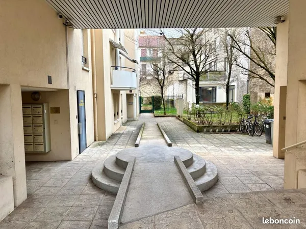 Studio 1 pièce 17 m² 