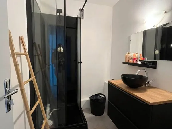 Studio lumineux avec balcon-quartier Tortière 