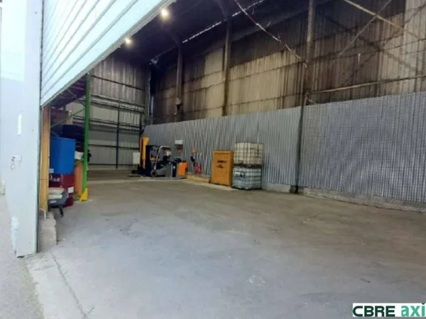 Local d'activité 300 m² 