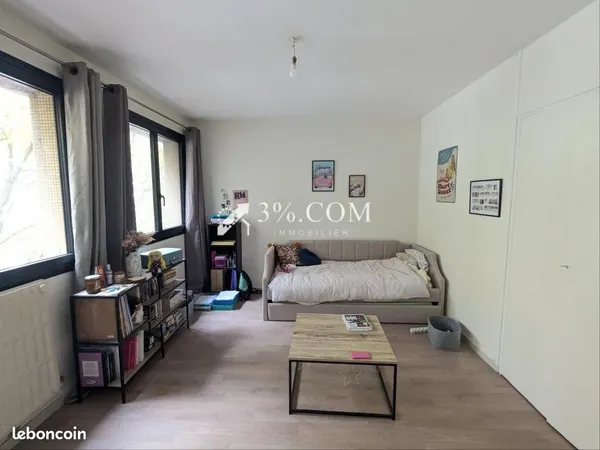 Studio 1 pièce 25 m² 