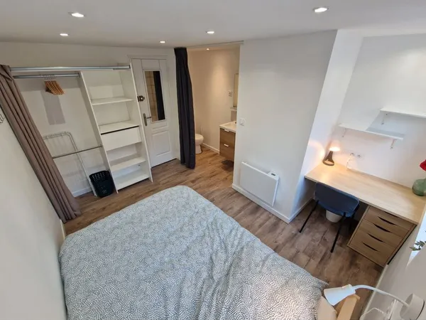 Hyper Centre Tourcoing | Chambre avec Salle de Bain et WC Privatif 