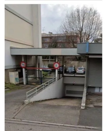 Garage fermé Monplaisir 