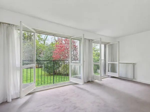 Studio/ deux pièces, rez de jardin sans vis a vis sécurisé, Paris 15ème