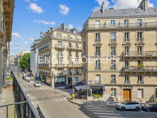 Appartement 2 chambres avec balcon - Saint-Philippe du Roule/Champs-Elysées