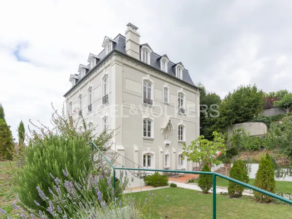 Maison de 458m² rénovée avec jardin et vue exceptionnelle secteur privilégié de la côte fleurie