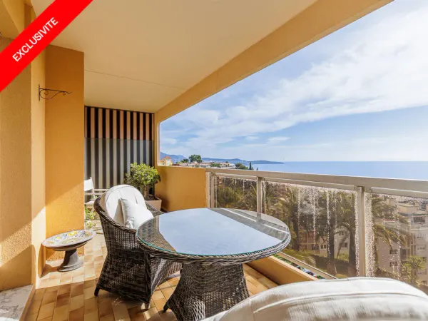 Dernier étage à Nice Ouest avec terrasses et vue mer