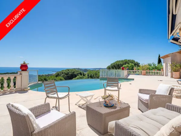 Villa de plain-pied avec vue mer panoramique sur le golfe de Saint-Tropez