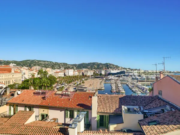 Appartement 4 pièces rénové, vue mer sur le port de Cannes
