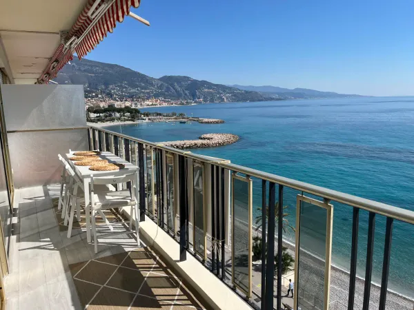 Appartement en dernier étage, front de mer